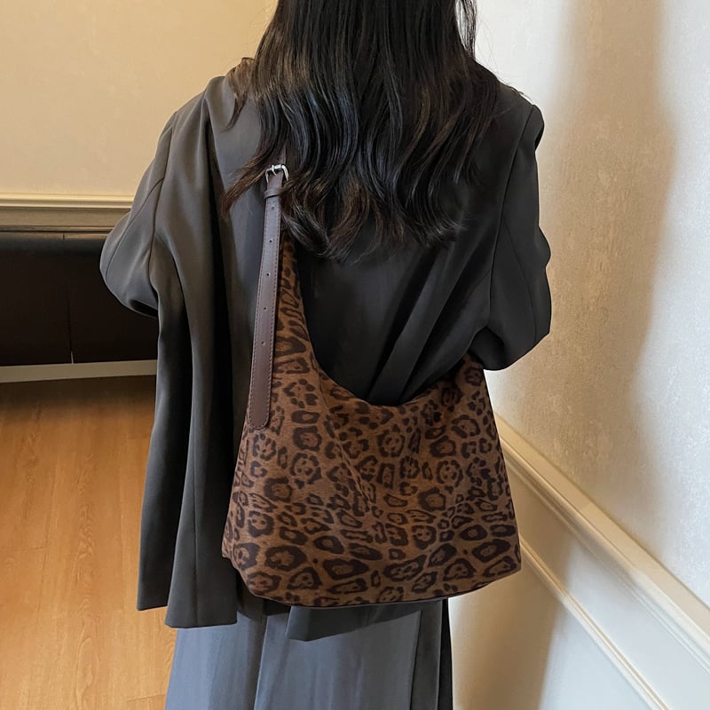 Kožna torbica za rame s leopard printom, zatvarač, unutarnji džepovi za telefon i dokumente, poliester podstava