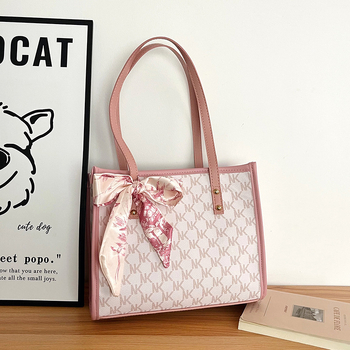 Tote torba od PU materijala, urbani minimalistički stil, zatvaranje na zip i unutarnja džep za mobitel