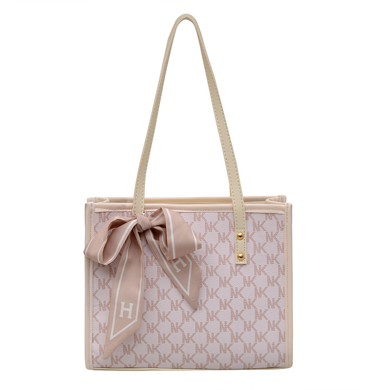 Tote torba od PU materijala, urbani minimalistički stil, zatvaranje na zip i unutarnja džep za mobitel