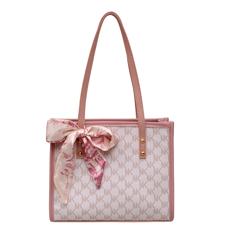 Tote torba od PU materijala, urbani minimalistički stil, zatvaranje na zip i unutarnja džep za mobitel