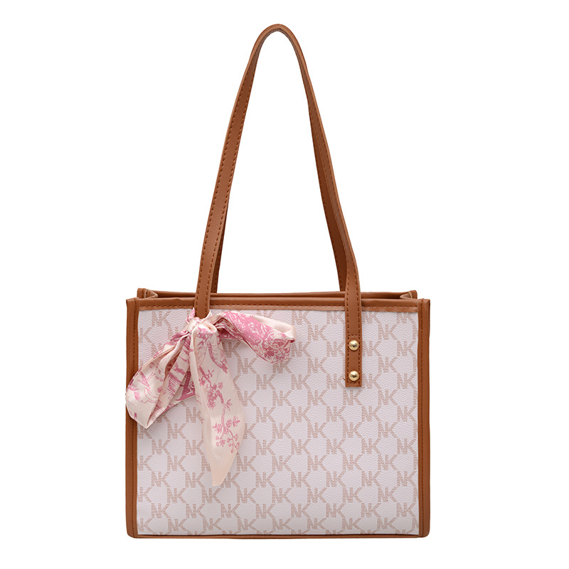 Tote torba od PU materijala, urbani minimalistički stil, zatvaranje na zip i unutarnja džep za mobitel