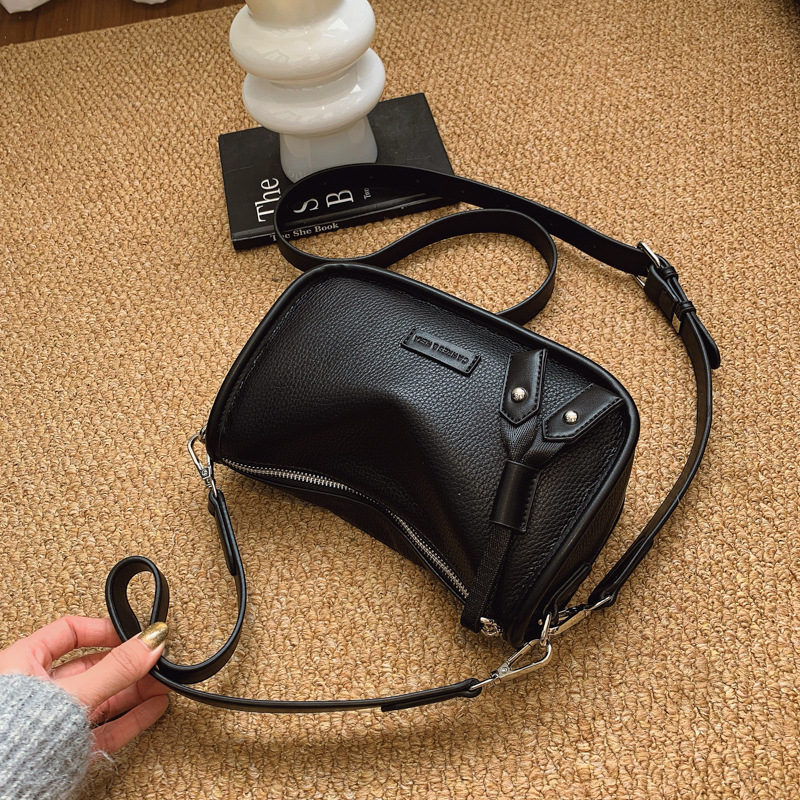 Torba za rame — oblik jastuka, PU materijal, urbani minimalistički stil, zatvarač na zip, skriveni džep sa zipom (Oblik jastuka; PU materijal; Urbani minimalistički stil; Zatvarač na zip; Skriveni džep sa zipom)