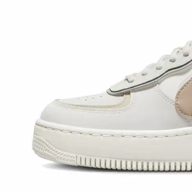 Унисекс обувки с кожена горна част, износоустойчива гумена подметка, повишаваща височина, клиновиден ток