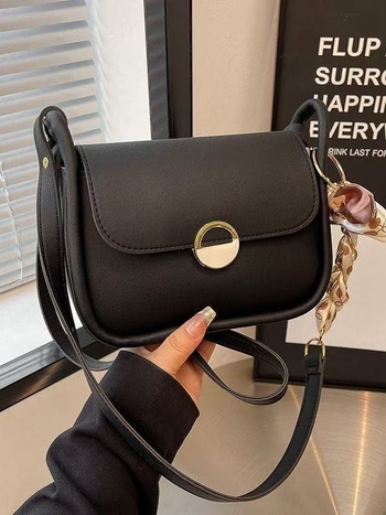 Ženska torbica pod pazuhom s teksturiranim PU materijalom i lancem, horizontalni kvadratni oblik, magnetska kopča