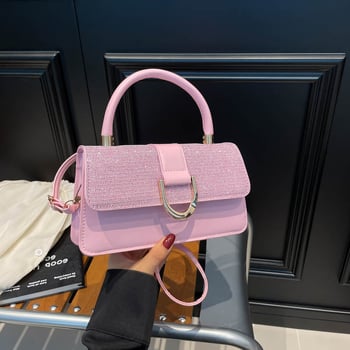Crossbody torba, urbano-minimalistički stil, PU materijal, horizontalno kvadratnog oblika, zatvaranje preklopom, jedna naramenica