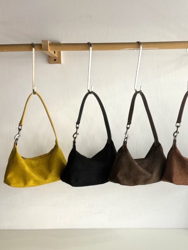 Женска чанта през рамо, вдъхновена от дизайнерски стил, винтидж кадифена материя, лукс за ежедневно носене, подходяща за ежедневни аутфити, есен 2025