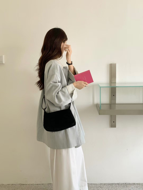 Женска чанта през рамо, вдъхновена от дизайнерски стил, винтидж кадифена материя, лукс за ежедневно носене, подходяща за ежедневни аутфити, есен 2025