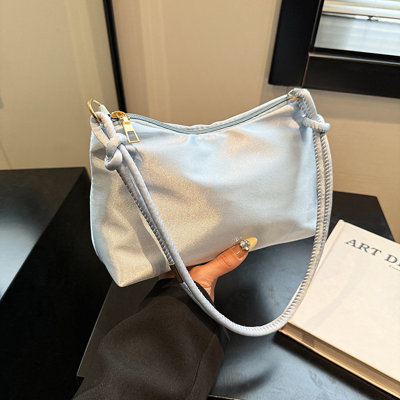 Korejski stil ženska torbica preko ramena s lesketim satenskim vanjskim dijelom, zatvarač, horizontalan četverokutni oblik, poliester podstava, proljeće 2024