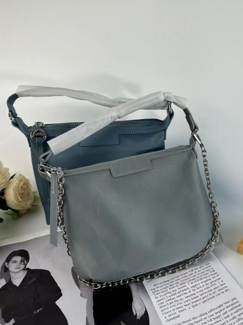 Mini crossbody torbica od najlona – podstava od poliestera, zatvarač, vodoravni četvrtasti oblik, trodimenzionalna vanjska stran