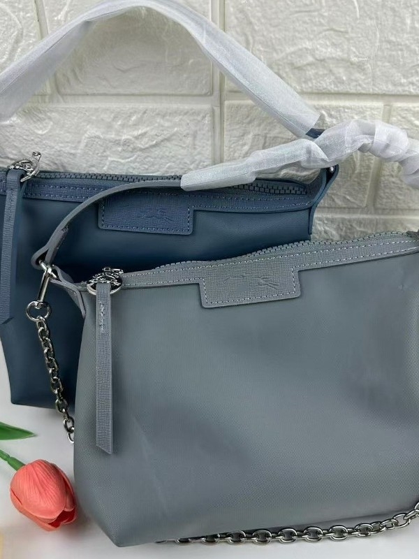 Mini crossbody torbica od najlona – podstava od poliestera, zatvarač, vodoravni četvrtasti oblik, trodimenzionalna vanjska stran