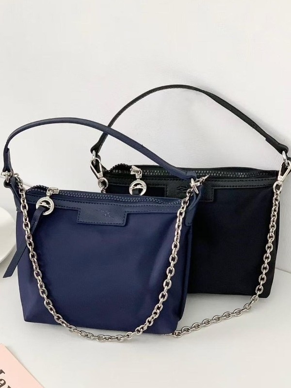 Mini crossbody torbica od najlona – podstava od poliestera, zatvarač, vodoravni četvrtasti oblik, trodimenzionalna vanjska stran