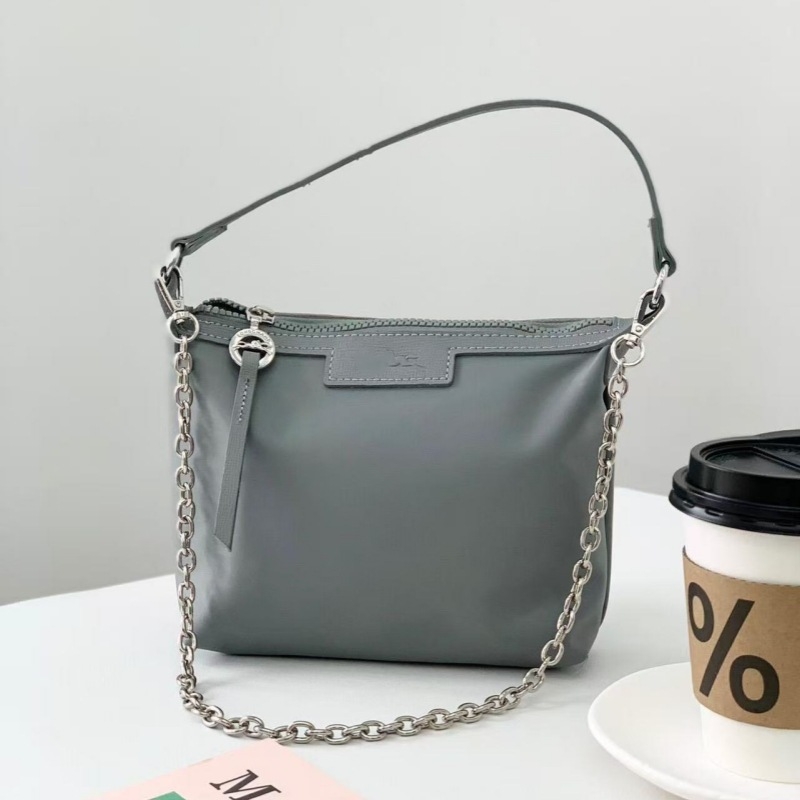 Mini crossbody torbica od najlona – podstava od poliestera, zatvarač, vodoravni četvrtasti oblik, trodimenzionalna vanjska stran