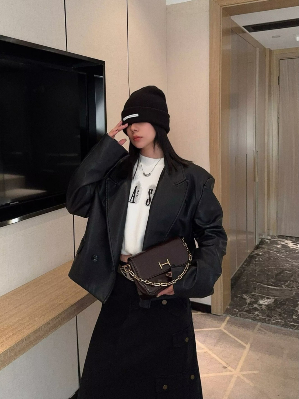 Crossbody torba od PU kože, kvadratnog oblika, casual stil, otvaranje poklopcem, podstava od poliester i pamuka, zimska kolekcija 2025