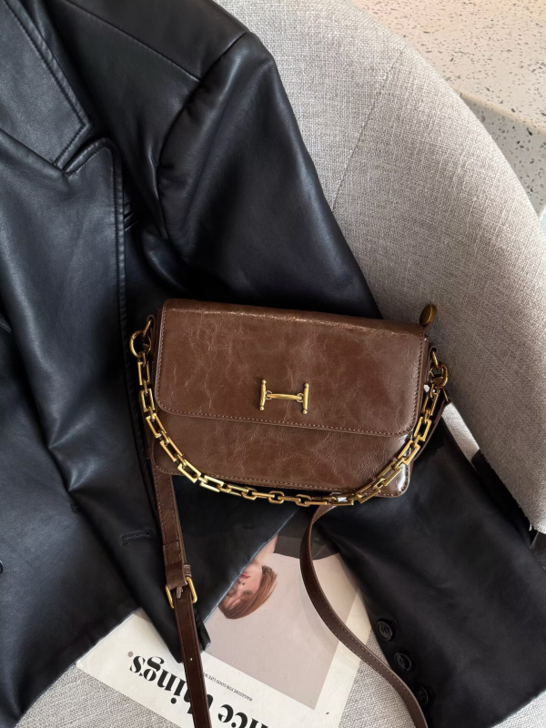Crossbody torba od PU kože, kvadratnog oblika, casual stil, otvaranje poklopcem, podstava od poliester i pamuka, zimska kolekcija 2025