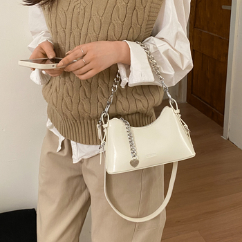 Crossbody torba u urbanom minimalističkom stilu, Ultra-fiber materijal, horizontalno kvadratni oblik, zatvarač, džep za dokumente