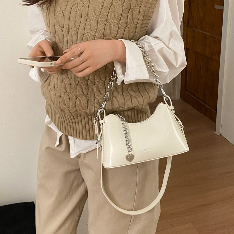 Crossbody torba u urbanom minimalističkom stilu, Ultra-fiber materijal, horizontalno kvadratni oblik, zatvarač, džep za dokumente