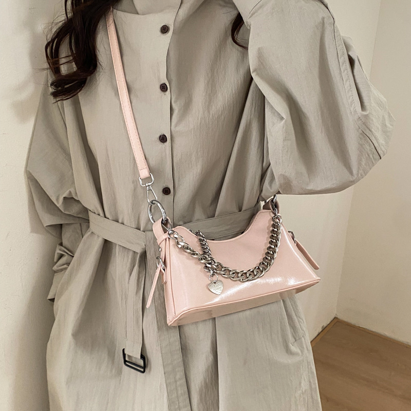 Crossbody torba u urbanom minimalističkom stilu, Ultra-fiber materijal, horizontalno kvadratni oblik, zatvarač, džep za dokumente
