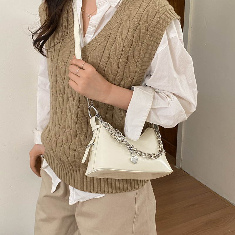 Crossbody torba u urbanom minimalističkom stilu, Ultra-fiber materijal, horizontalno kvadratni oblik, zatvarač, džep za dokumente