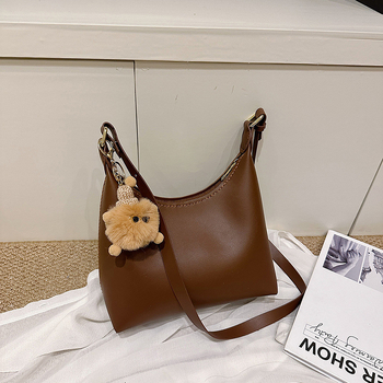 Crossbody torba od PU-a, dumpling-oblik, zatvaranje zipom, bez podstave, s jednom naramenicom