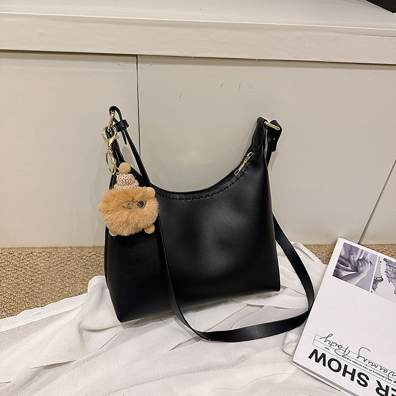 Crossbody torba od PU-a, dumpling-oblik, zatvaranje zipom, bez podstave, s jednom naramenicom