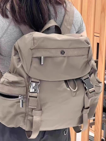 Unisex ruksak za putovanje i fitness, vodootporan Oxford materijal (14L zapremina; pretinac za prijenosno računalo; zakrivljene naramenice)