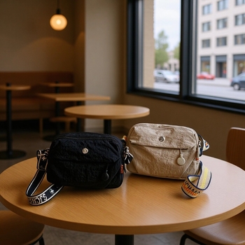 Crossbody torba, korejski stil, jednostavan dizajn, najlon, vodoravni kvadratni oblik, zatvaranje zipom, unutarnja džep sa zipom i džep za telefon, Zima 2025