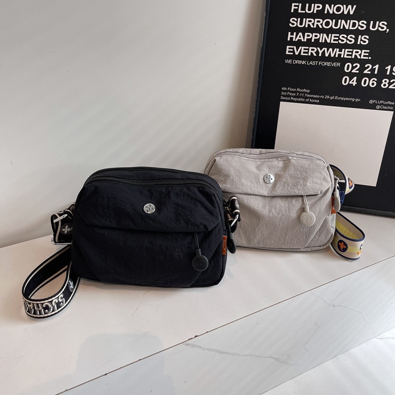 Crossbody torba, korejski stil, jednostavan dizajn, najlon, vodoravni kvadratni oblik, zatvaranje zipom, unutarnja džep sa zipom i džep za telefon, Zima 2025