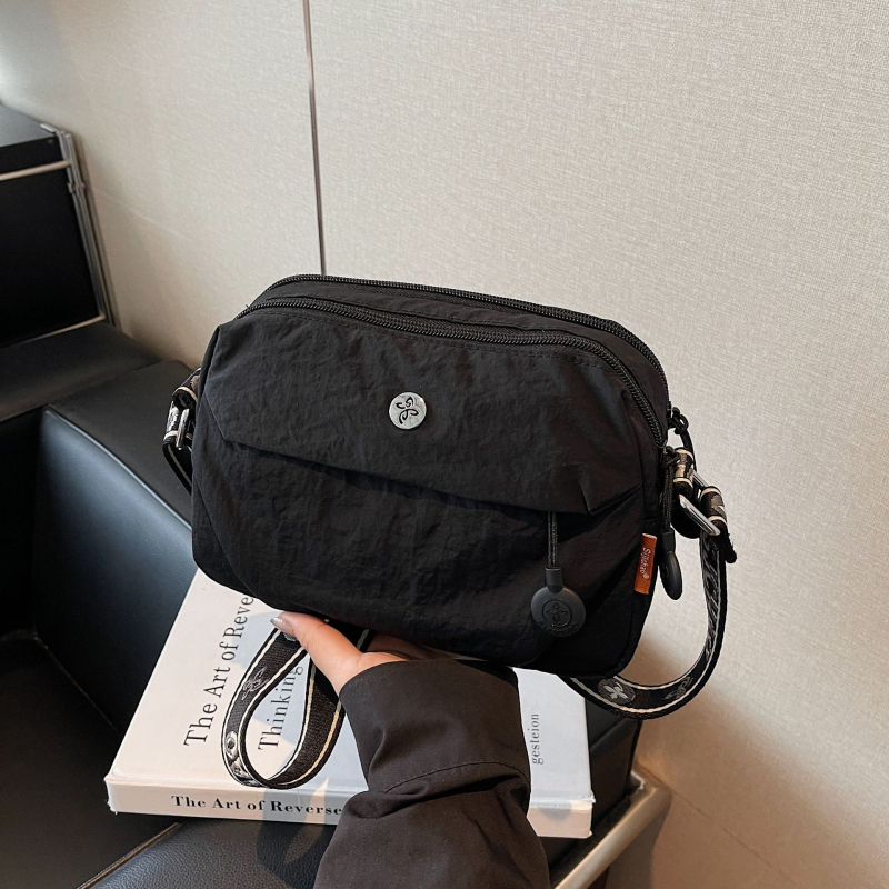 Crossbody torba, korejski stil, jednostavan dizajn, najlon, vodoravni kvadratni oblik, zatvaranje zipom, unutarnja džep sa zipom i džep za telefon, Zima 2025