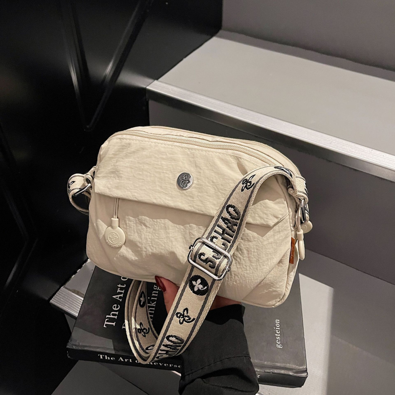 Crossbody torba, korejski stil, jednostavan dizajn, najlon, vodoravni kvadratni oblik, zatvaranje zipom, unutarnja džep sa zipom i džep za telefon, Zima 2025