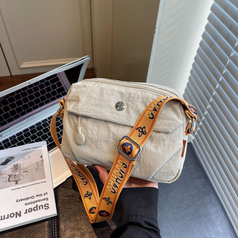 Crossbody torba, korejski stil, jednostavan dizajn, najlon, vodoravni kvadratni oblik, zatvaranje zipom, unutarnja džep sa zipom i džep za telefon, Zima 2025