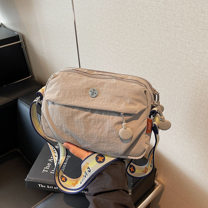 Crossbody torba, korejski stil, jednostavan dizajn, najlon, vodoravni kvadratni oblik, zatvaranje zipom, unutarnja džep sa zipom i džep za telefon, Zima 2025