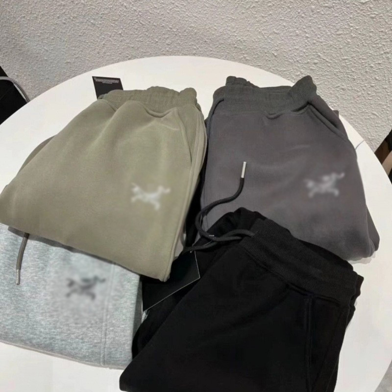 Uniszex bársonyos Cupro‑rostból készült egyenes szabású nadrág, középmagas derekú, mikroelasztikusság, téli viselet