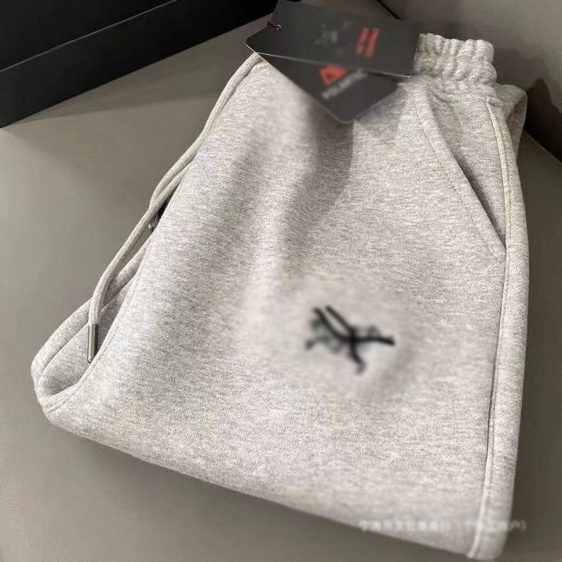 Uniszex bársonyos Cupro‑rostból készült egyenes szabású nadrág, középmagas derekú, mikroelasztikusság, téli viselet