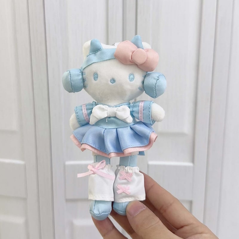 Плюшена котка – ключодържател, дългокрако карикатурно коте, сърцевидно копче, PP памук пълнеж, супер мека къса плюш