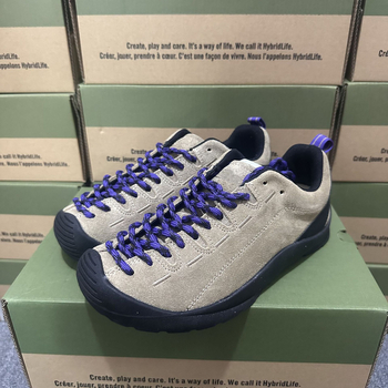 Хайкинг обувки унисекс – набук горна част, кожа отвътре, подметка от естествен каучук, междинна подметка от гума, предно връзване