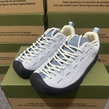 Хайкинг обувки унисекс – набук горна част, кожа отвътре, подметка от естествен каучук, междинна подметка от гума, предно връзване