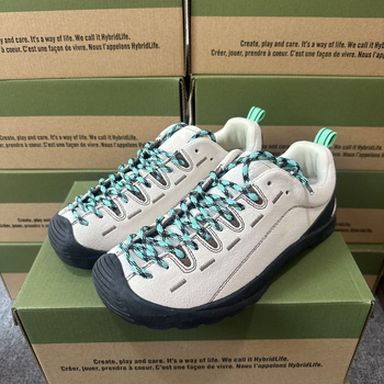 Хайкинг обувки унисекс – набук горна част, кожа отвътре, подметка от естествен каучук, междинна подметка от гума, предно връзване