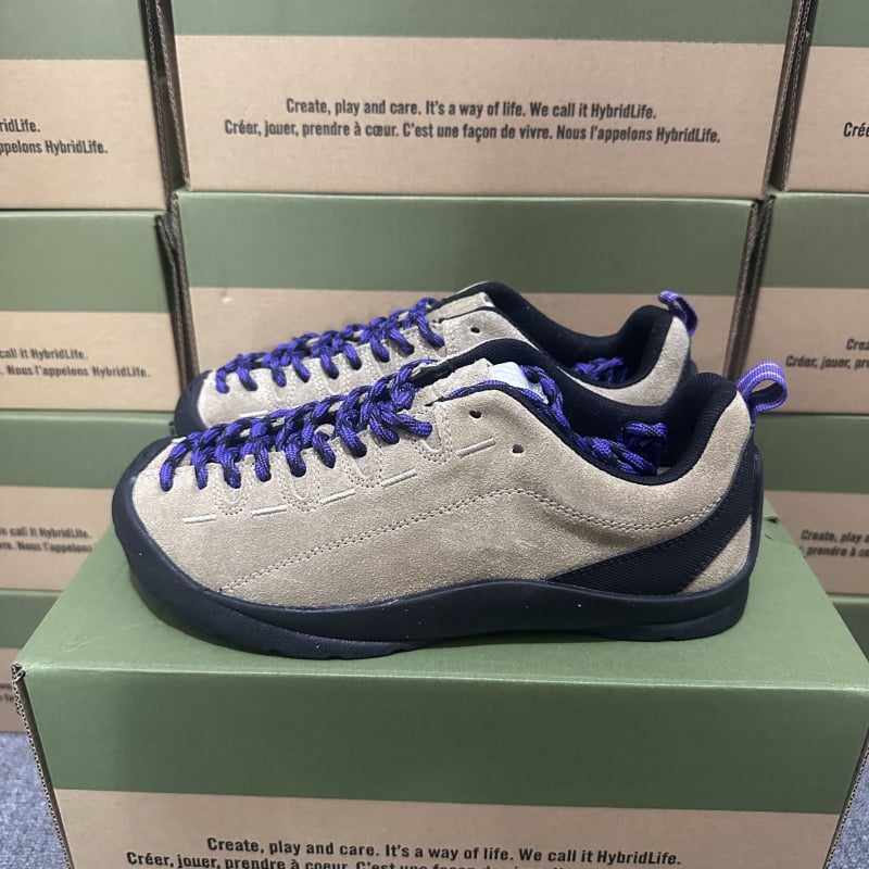 Хайкинг обувки унисекс – набук горна част, кожа отвътре, подметка от естествен каучук, междинна подметка от гума, предно връзване