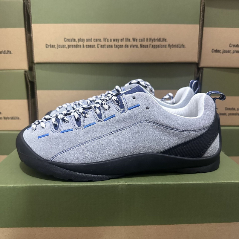 Хайкинг обувки унисекс – набук горна част, кожа отвътре, подметка от естествен каучук, междинна подметка от гума, предно връзване