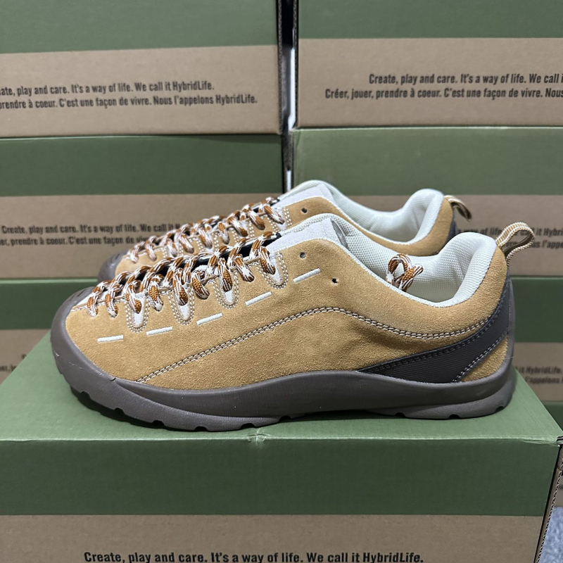 Хайкинг обувки унисекс – набук горна част, кожа отвътре, подметка от естествен каучук, междинна подметка от гума, предно връзване