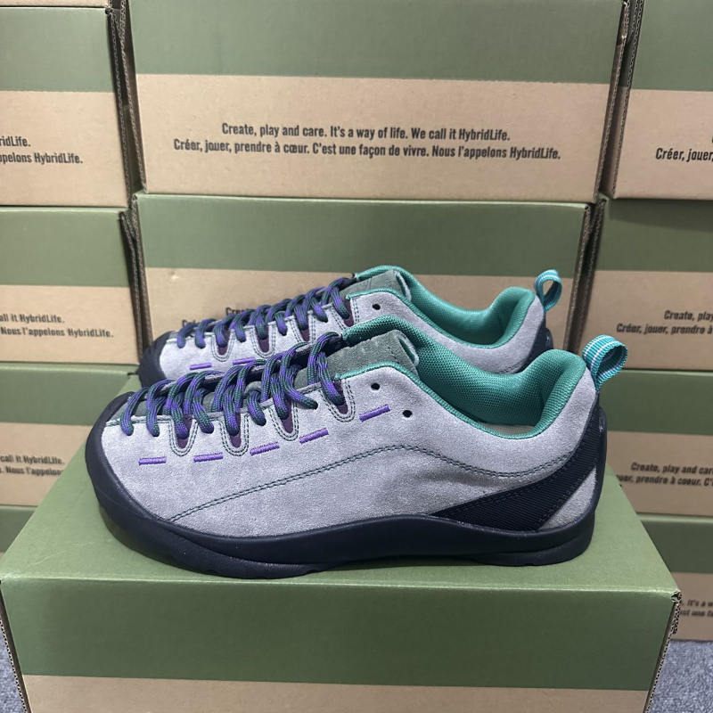 Хайкинг обувки унисекс – набук горна част, кожа отвътре, подметка от естествен каучук, междинна подметка от гума, предно връзване