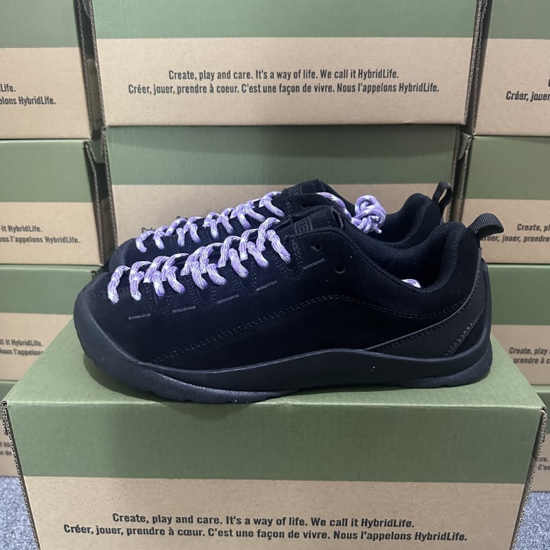 Хайкинг обувки унисекс – набук горна част, кожа отвътре, подметка от естествен каучук, междинна подметка от гума, предно връзване