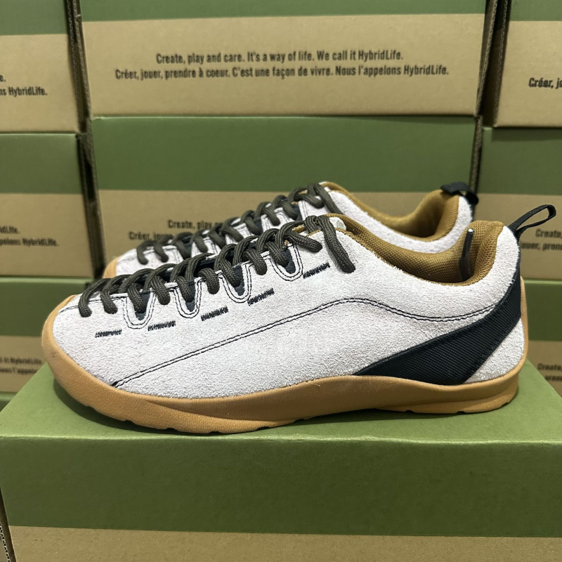 Хайкинг обувки унисекс – набук горна част, кожа отвътре, подметка от естествен каучук, междинна подметка от гума, предно връзване