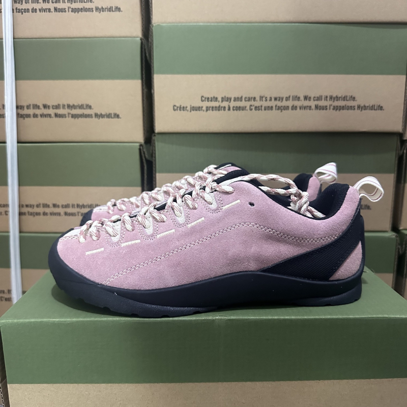 Хайкинг обувки унисекс – набук горна част, кожа отвътре, подметка от естествен каучук, междинна подметка от гума, предно връзване