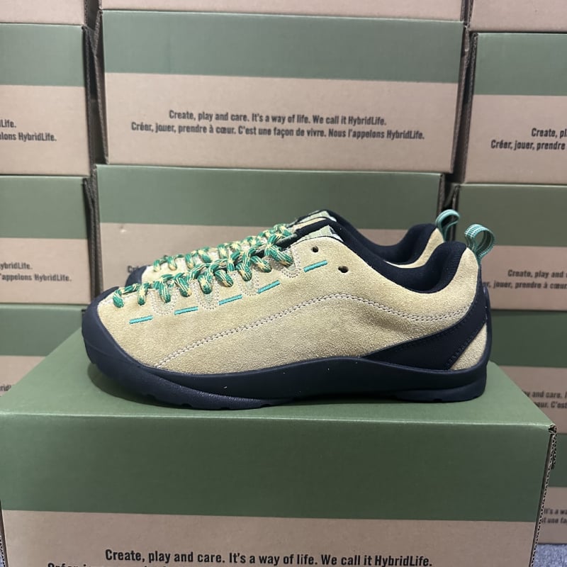 Хайкинг обувки унисекс – набук горна част, кожа отвътре, подметка от естествен каучук, междинна подметка от гума, предно връзване