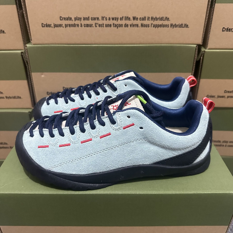 Хайкинг обувки унисекс – набук горна част, кожа отвътре, подметка от естествен каучук, междинна подметка от гума, предно връзване