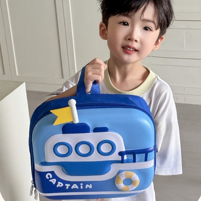 Dječji školski ruksak, zakrivljene naramenice, PVC tijelo, podstava od poliestera, uzorak prijevoznih sredstava, dječji i slatki stil