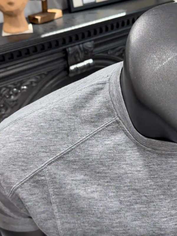 Tricou lejer, mâneci scurte, guler înalt, amestec de bumbac 70%, respirabil, vară