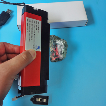 Hordozható UV-lámpa fehér wolfram ércek felkutatására, üveg-tin felület értékelésére és fluoreszcencia észlelésére — G-5 fej, 4 W, 6-8.4 V, 253.7 lm