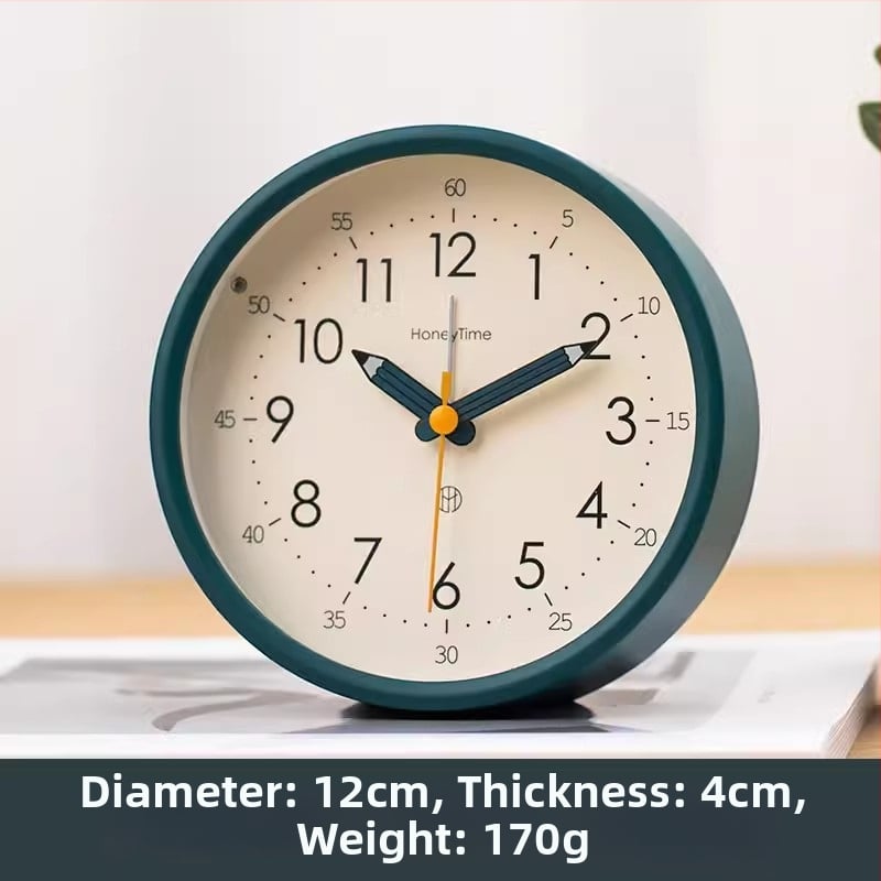 Настолен будилник с аналогов дисплей, плавно движение на секундната стрелка, батерийно захранване и аларма